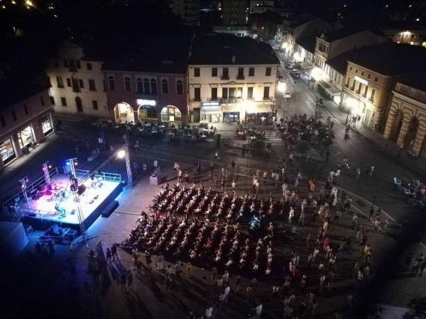 Scene di Paglia visuale dall'alto del pubblico